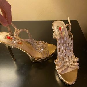 Beautiful high pumps